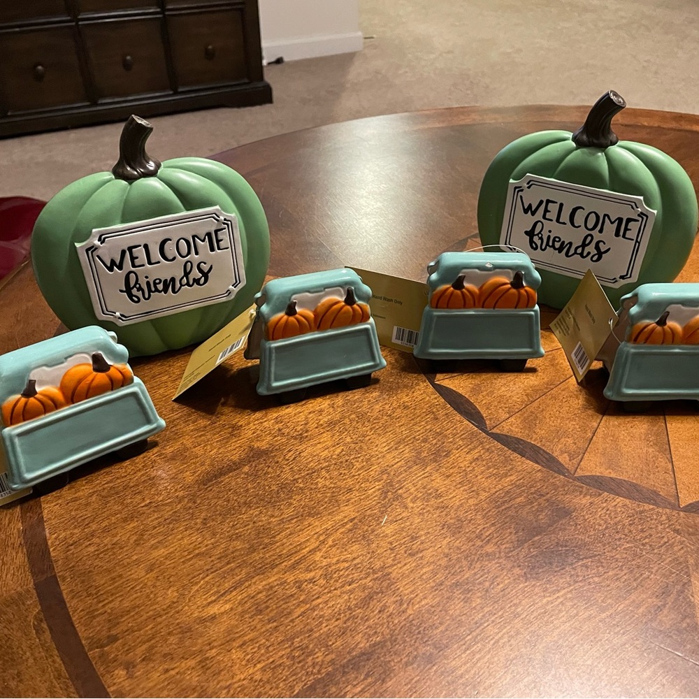 NWT 2 Pumpkins Welcome Friends & 4 Pumpkin Truck Name Card Holders Thanksgiving